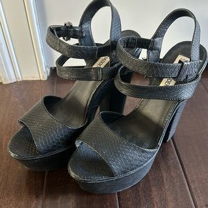 Steve Madden platform, black, strap sandals, size 9